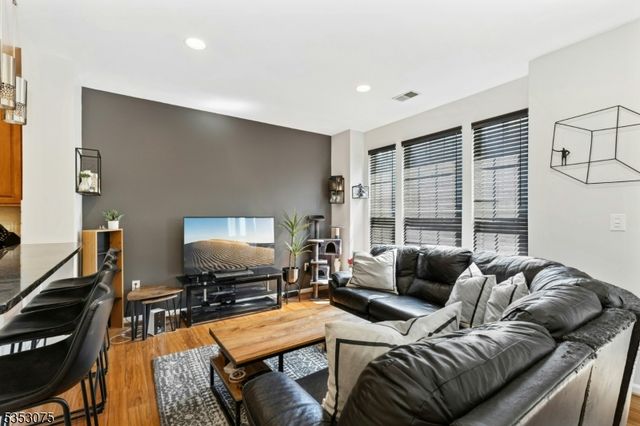 211 Swanstrom Pl 211, Union Twp., NJ 07083