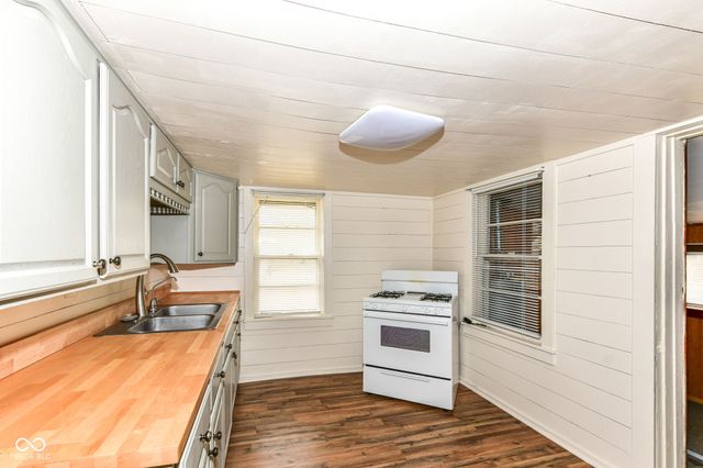 2232 S H Street, Elwood, IN 46036