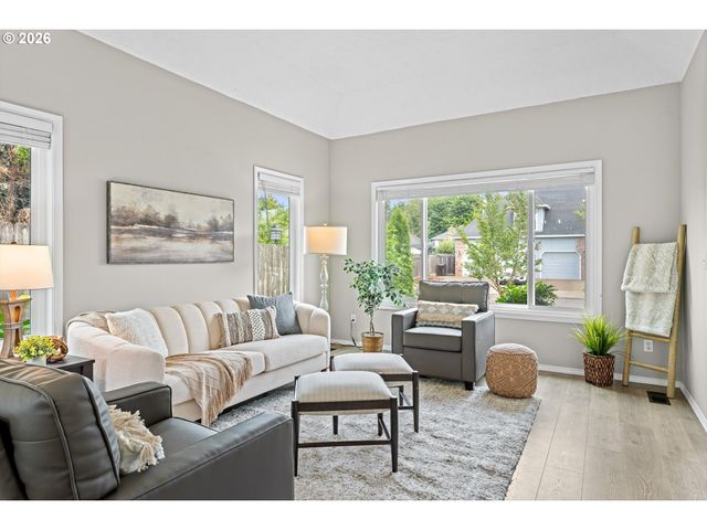 807 ALICIA Ct, West Linn, OR 97068