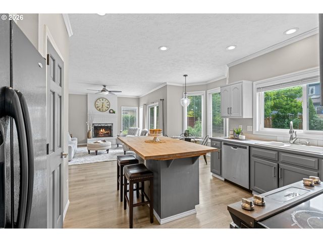 807 ALICIA Ct, West Linn, OR 97068