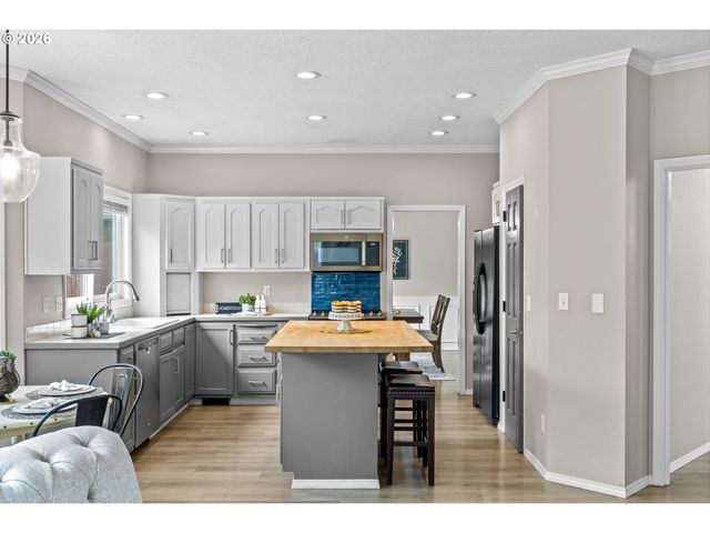 807 ALICIA Ct, West Linn, OR 97068