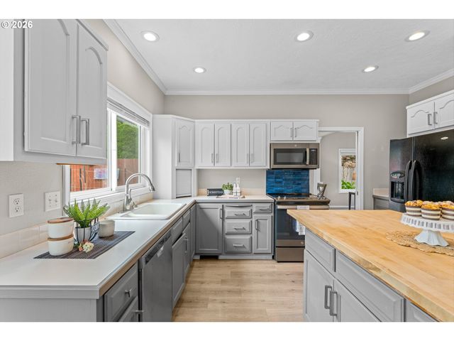 807 ALICIA Ct, West Linn, OR 97068