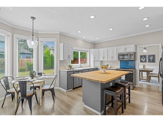 807 ALICIA Ct, West Linn, OR 97068