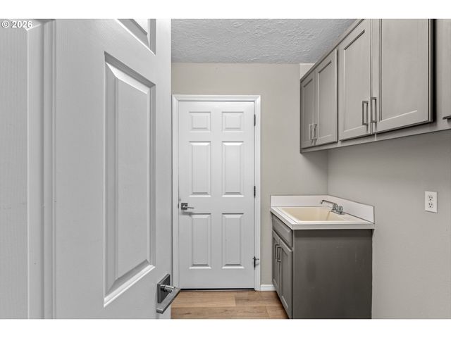 807 ALICIA Ct, West Linn, OR 97068