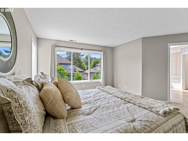 807 ALICIA Ct, West Linn, OR 97068