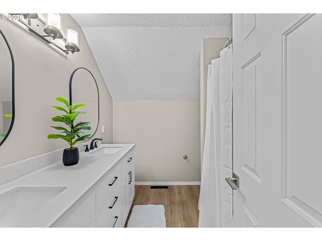 807 ALICIA Ct, West Linn, OR 97068