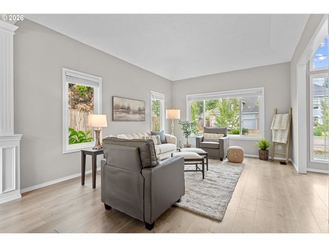 807 ALICIA Ct, West Linn, OR 97068