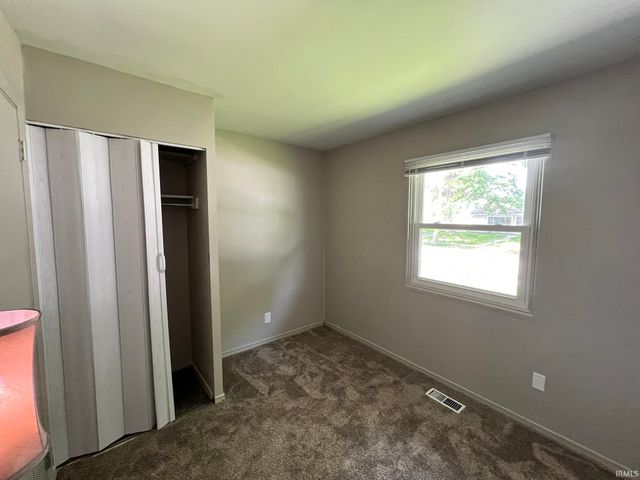 1104 Larch Lane, Fort Wayne, IN 46825