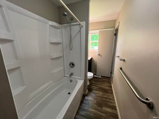 1104 Larch Lane, Fort Wayne, IN 46825