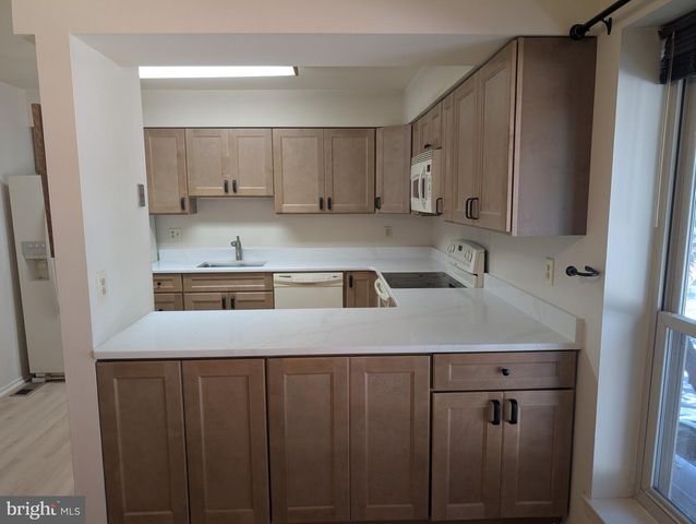 215 N 23RD ST, Philadelphia, PA 19103