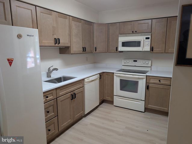 215 N 23RD ST, Philadelphia, PA 19103