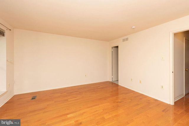 215 N 23RD ST, Philadelphia, PA 19103