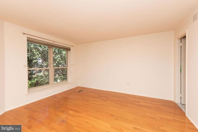 215 N 23RD ST, Philadelphia, PA 19103