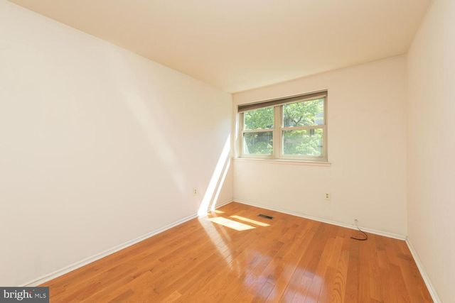 215 N 23RD ST, Philadelphia, PA 19103