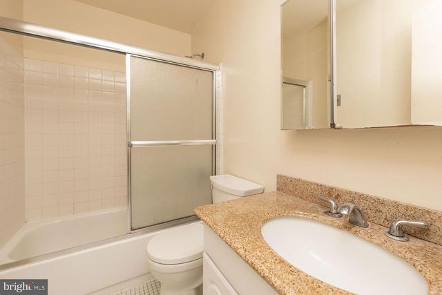 215 N 23RD ST, Philadelphia, PA 19103