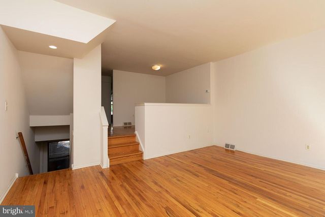 215 N 23RD ST, Philadelphia, PA 19103