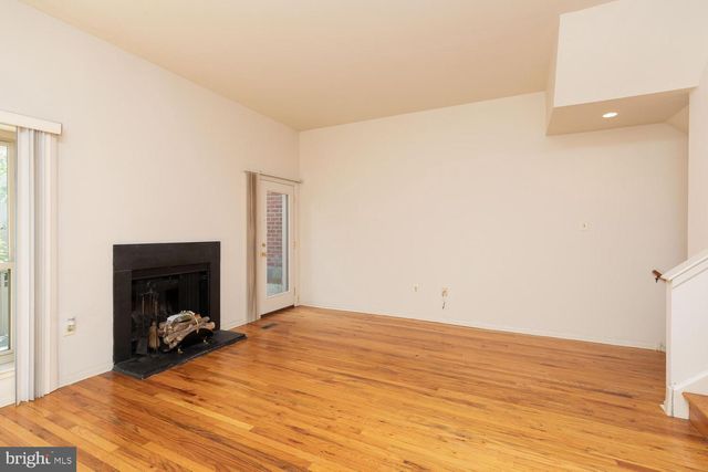 215 N 23RD ST, Philadelphia, PA 19103