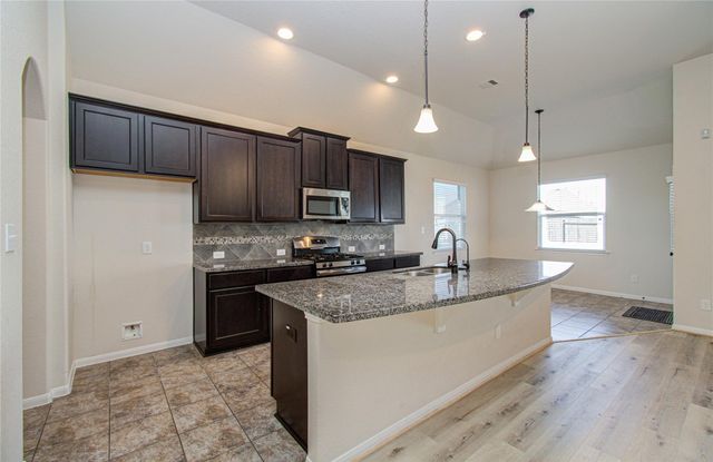 4815 Manila Bay Circle, Baytown, TX 77523