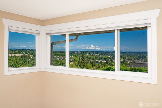 705 S 209th Street, Des Moines, WA 98198
