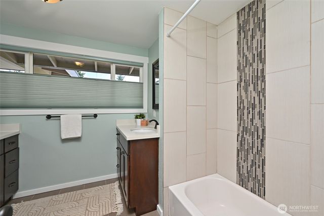 705 S 209th Street, Des Moines, WA 98198