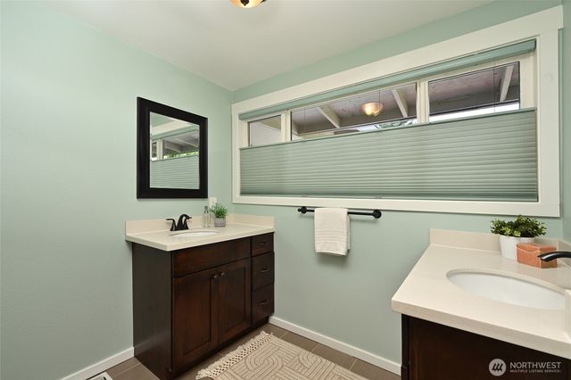 705 S 209th Street, Des Moines, WA 98198