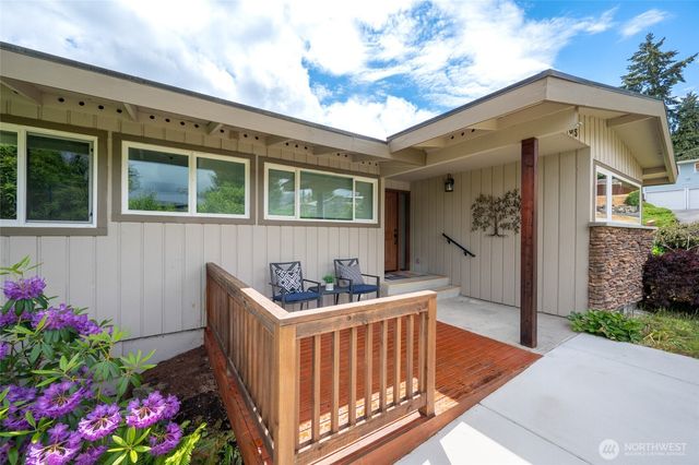 705 S 209th Street, Des Moines, WA 98198