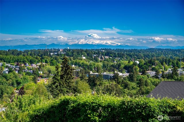 705 S 209th Street, Des Moines, WA 98198