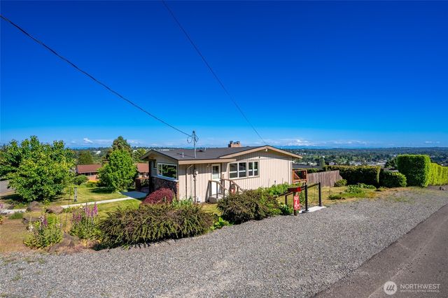 705 S 209th Street, Des Moines, WA 98198