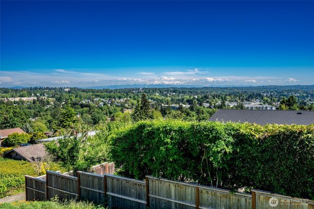 705 S 209th Street, Des Moines, WA 98198