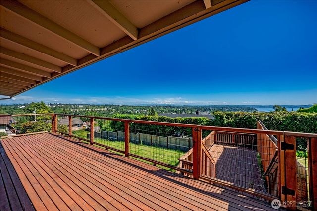 705 S 209th Street, Des Moines, WA 98198