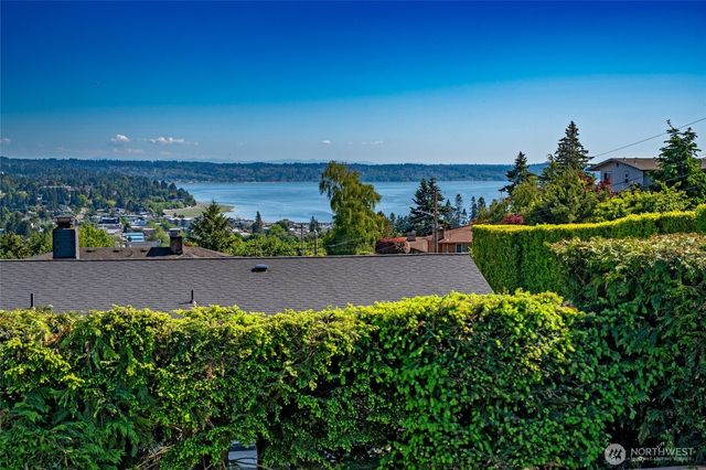 705 S 209th Street, Des Moines, WA 98198