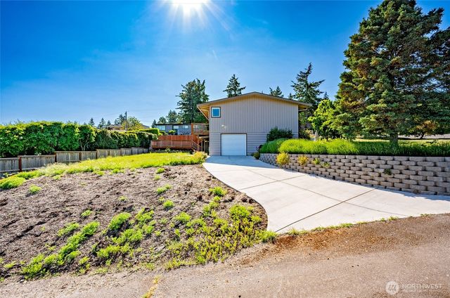 705 S 209th Street, Des Moines, WA 98198