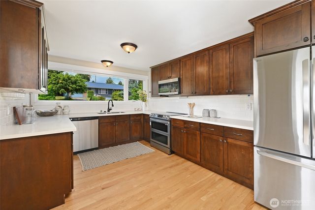705 S 209th Street, Des Moines, WA 98198
