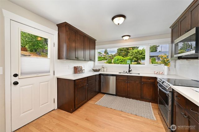 705 S 209th Street, Des Moines, WA 98198