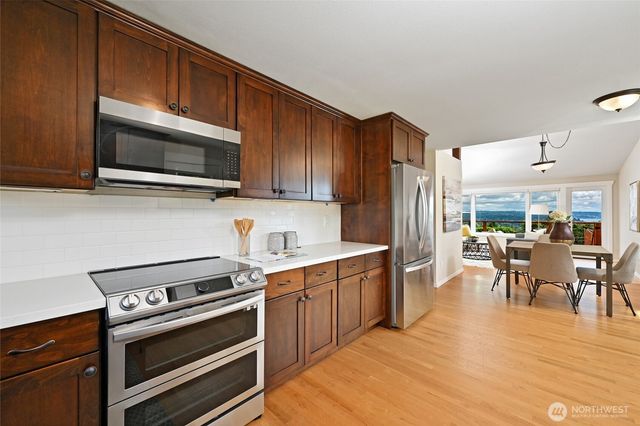 705 S 209th Street, Des Moines, WA 98198