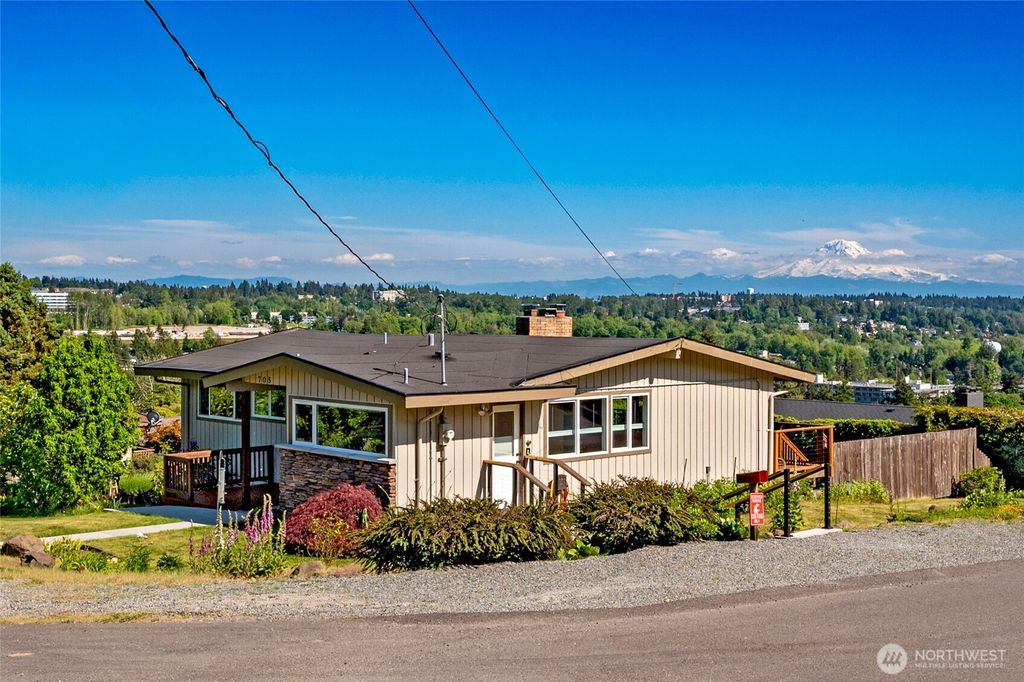 705 S 209th Street, Des Moines, WA 98198