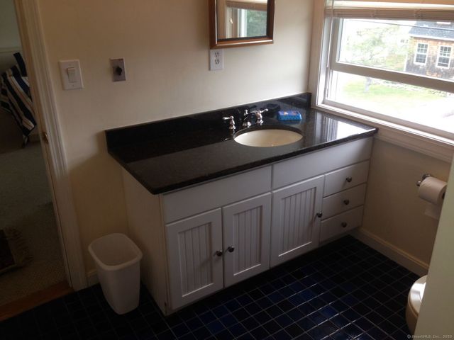 21 Atlantic Avenue, Groton, CT 06340