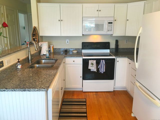 21 Atlantic Avenue, Groton, CT 06340