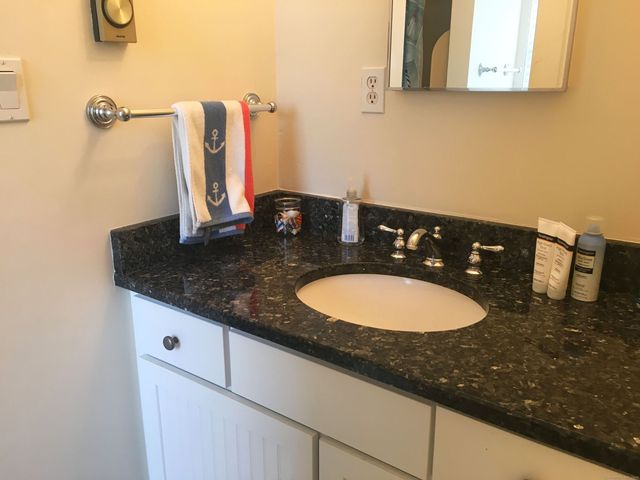 21 Atlantic Avenue, Groton, CT 06340