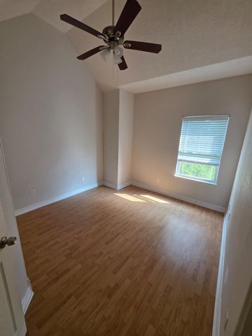 16020 Fountainview Drive 12, Montgomery, TX 77356