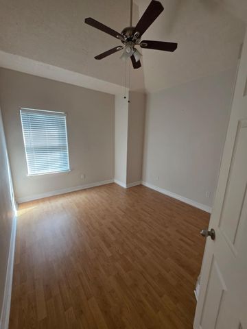 16020 Fountainview Drive 12, Montgomery, TX 77356
