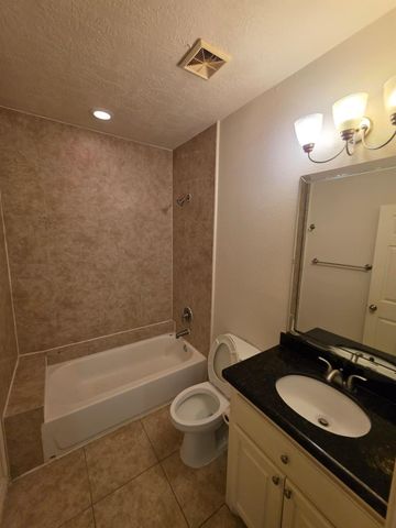 16020 Fountainview Drive 12, Montgomery, TX 77356
