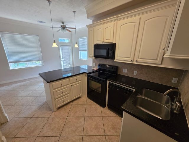 16020 Fountainview Drive 12, Montgomery, TX 77356