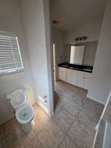 16020 Fountainview Drive 12, Montgomery, TX 77356