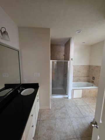 16020 Fountainview Drive 12, Montgomery, TX 77356