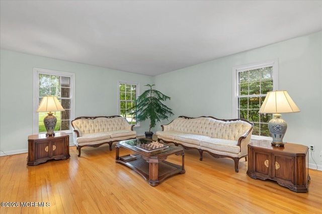 7 Windsor Terrace, Holmdel, NJ 07733