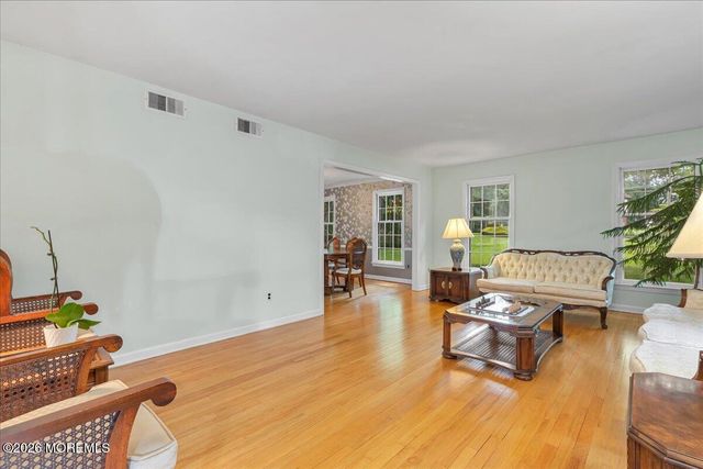 7 Windsor Terrace, Holmdel, NJ 07733