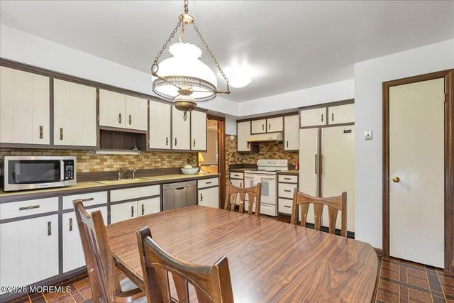 7 Windsor Terrace, Holmdel, NJ 07733