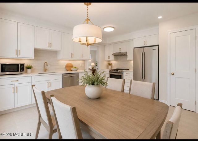 7 Windsor Terrace, Holmdel, NJ 07733