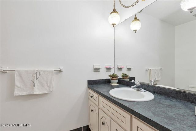 7 Windsor Terrace, Holmdel, NJ 07733